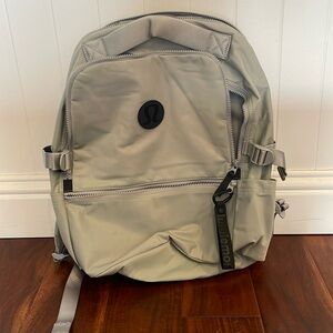 Lululemon backpack grey. New crew backpack 22 L. Silver color